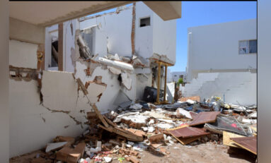 Inicia demolición de vivienda dañada por explosión en Rivello Residencial