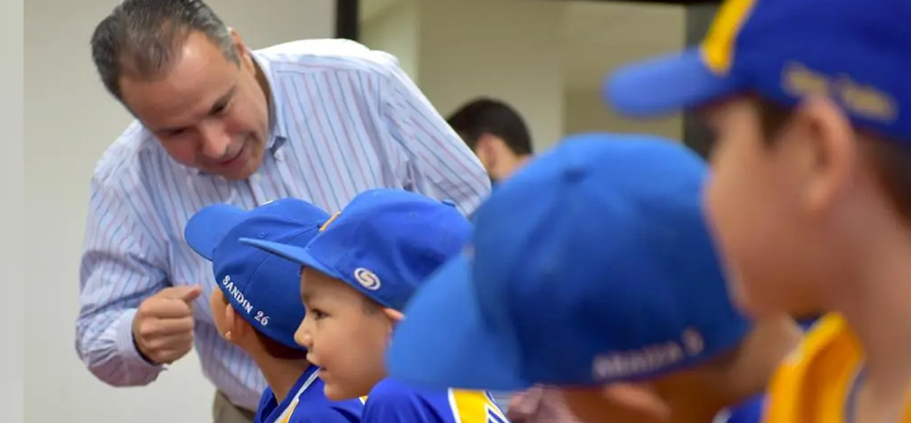 «Con apoyo de Toño Astiazarán niños de la Liga de Béisbol Buhitos competirán en torneo nacional