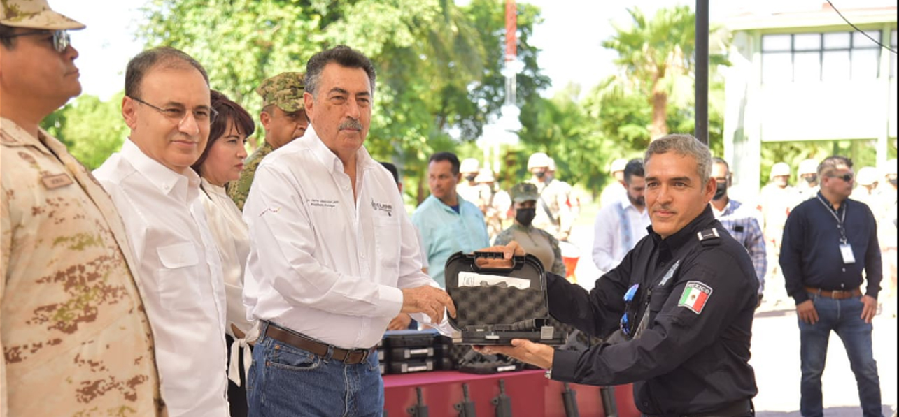 REFUERZAN CON ARMAMENTO Y ENTREGAN ESTÍMULOS ECONÓMICOS A SEGURIDAD PÚBLICA DE CAJEME