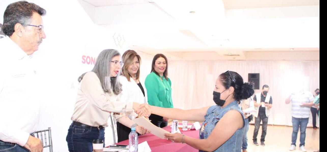 Wendy Briceño se reúne con Las Jefas de 12 municipios y hace recorrido de Habitación Propia en el sur de Sonora
