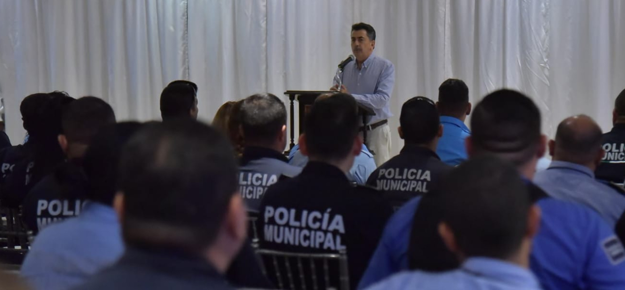 RECONOCE GOBIERNO MUNICIPAL A POLICÍAS DE CAJEME CON ESTÍMULOS ECONÓMICOS