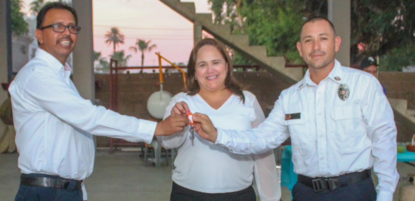 Entrega presidenta municipal, Doctora Karla Córdova González dormitorios a elementos de Bomberos Voluntarios de Guaymas; se compromete a trabajar en la construcción de cuartel en San Carlos y creación de plazas