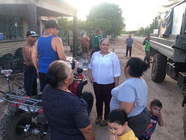 Entrega presidenta municipal Doctora Karla Córdova González, apoyos a familias de ejidos que se encuentran incomunicados por lluvia