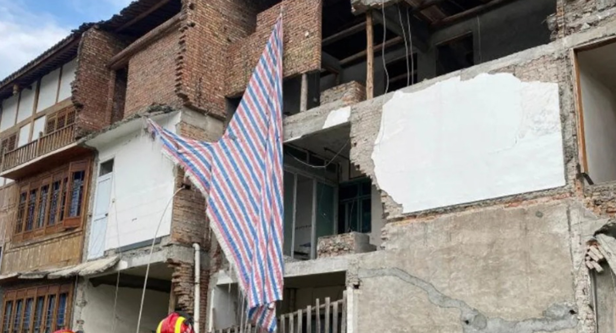 Suman 46 muertos por terremoto de magnitud 6.8 en China