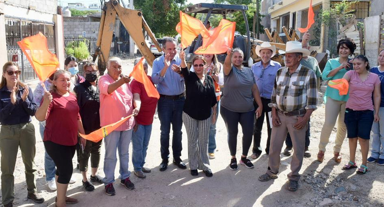 Comparte Toño Astiazarán satisfacción de vecinos de la calle San Rafael por inicio de pavimentación