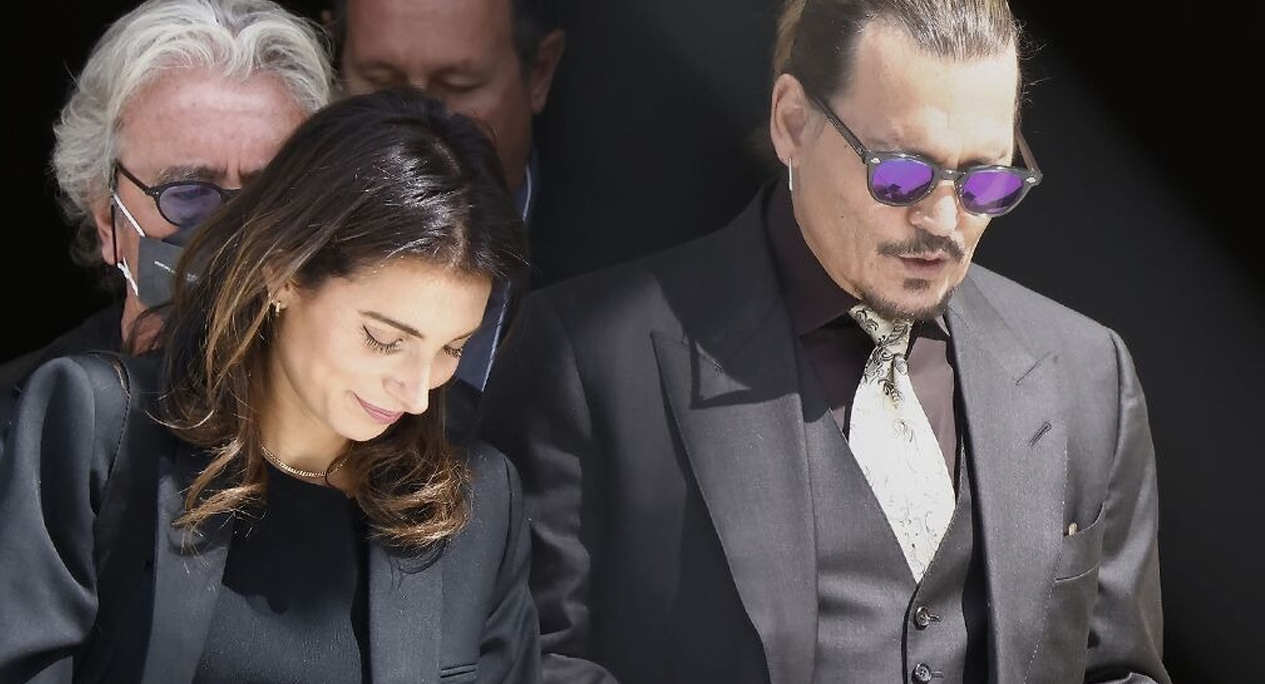 Johnny Depp tiene romance con su abogada