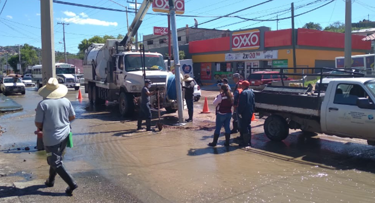 Activan plan de bacheo y atención de fugas de drenaje