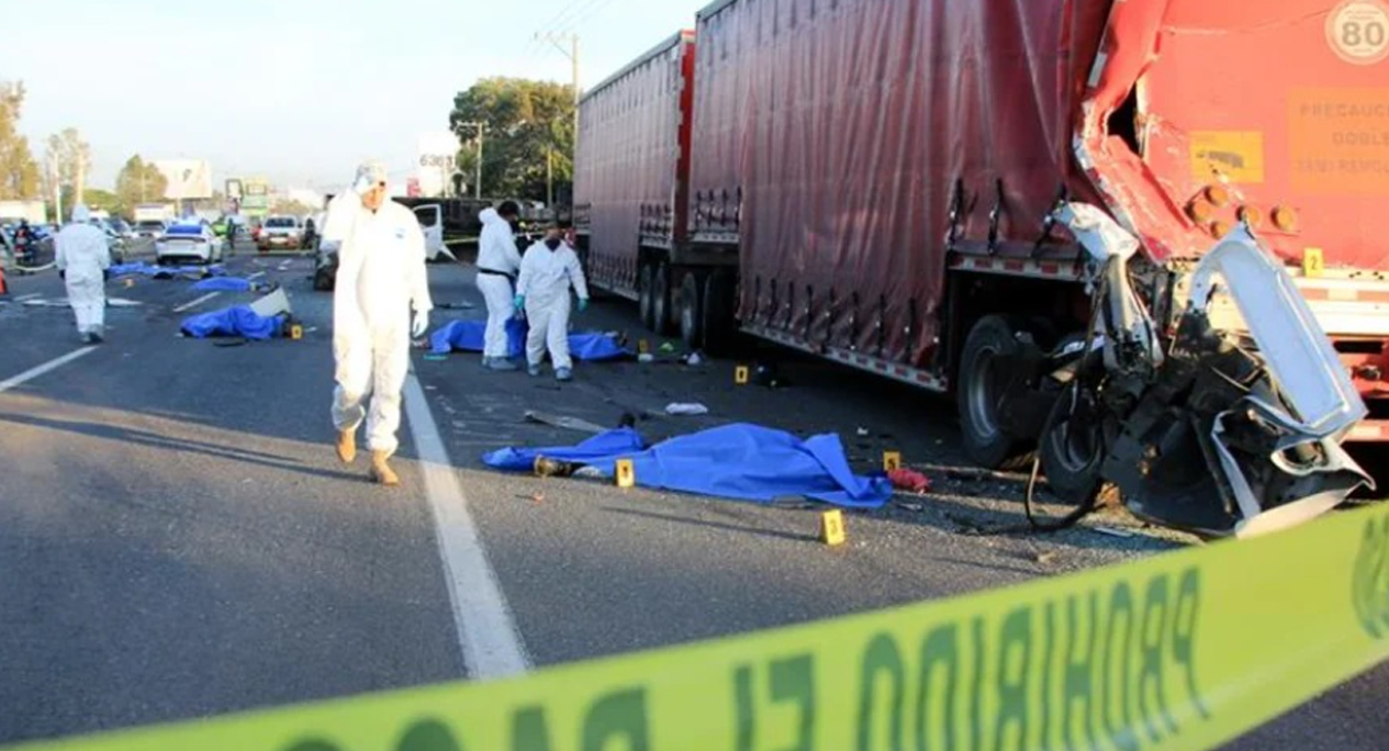 Trágico accidente en Guanajuato: siete muertos y más de 12 heridos por imprudencia de peatón