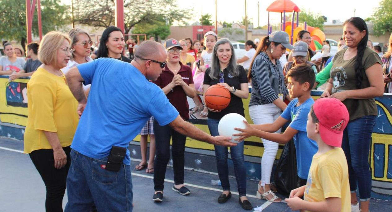 Entrega Sedesson rehabilitación de parque en colonia Oasis de Hermosillo