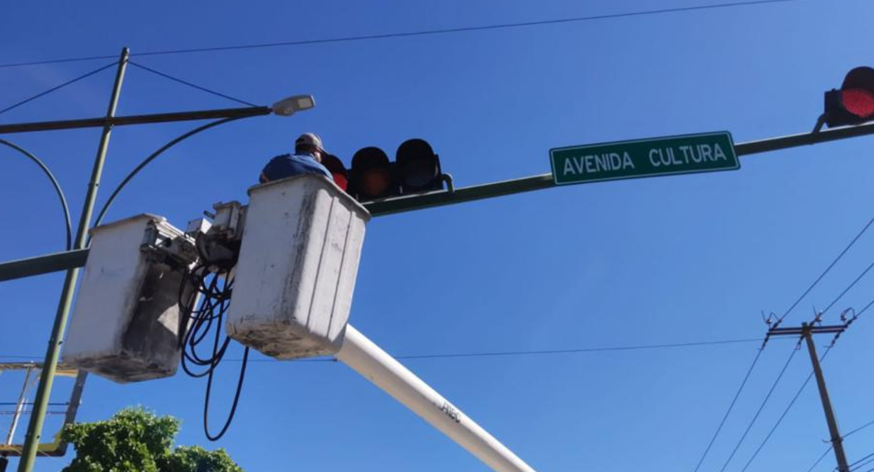 Inicia Gobierno Municipal programa de renovación de semáforos