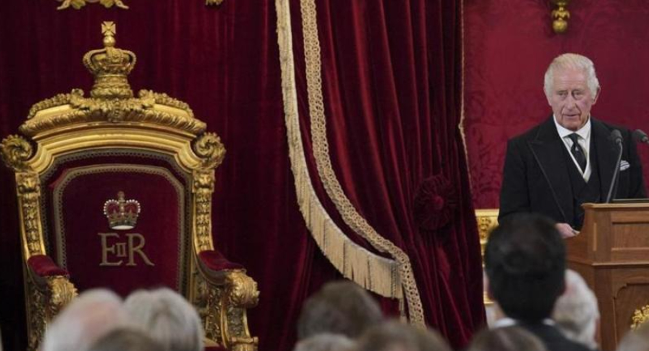 Carlos III es proclamado nuevo rey del Reino Unido; promete seguir el ejemplo de Isabel II