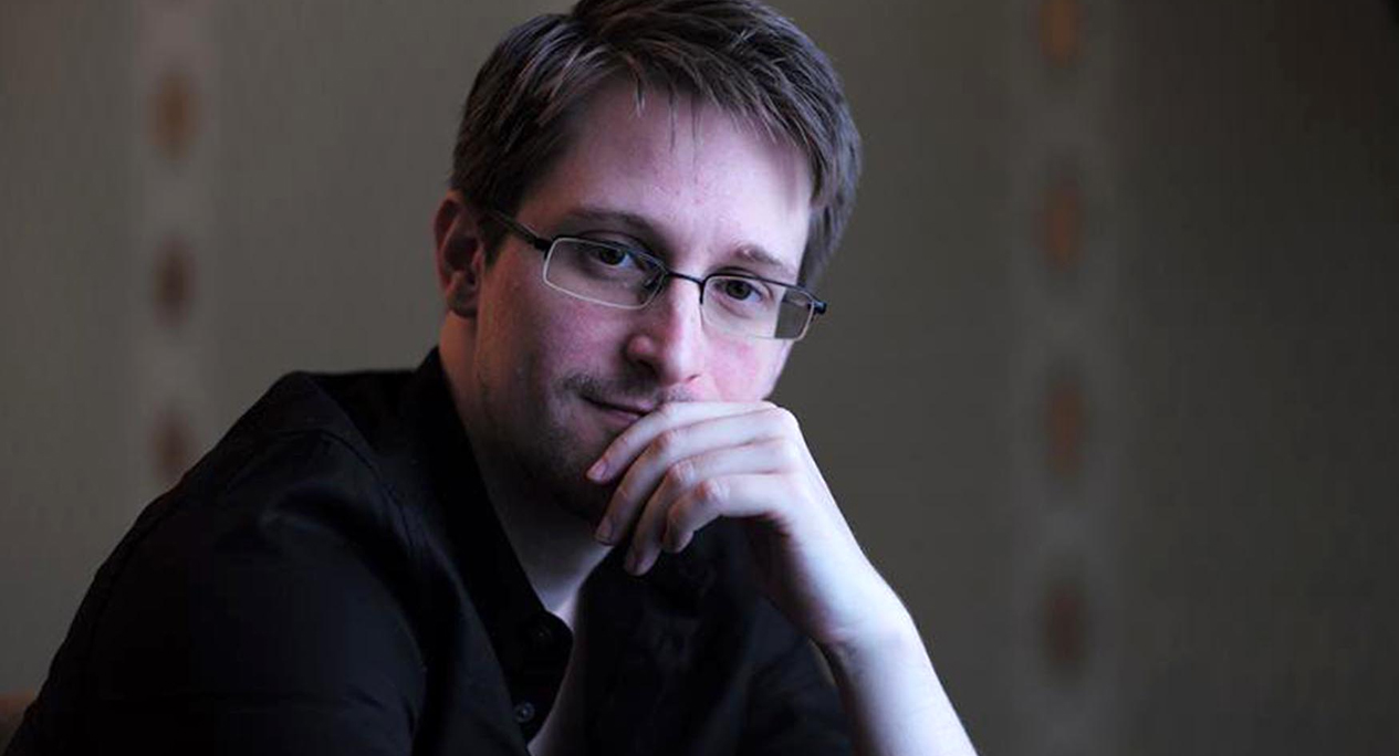 Putin concede ciudadanía rusa a Edward Snowden
