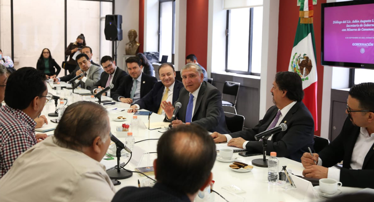 Se reúne secretario de Gobernación y gobernador Alfonso Durazo con mineros de Cananea