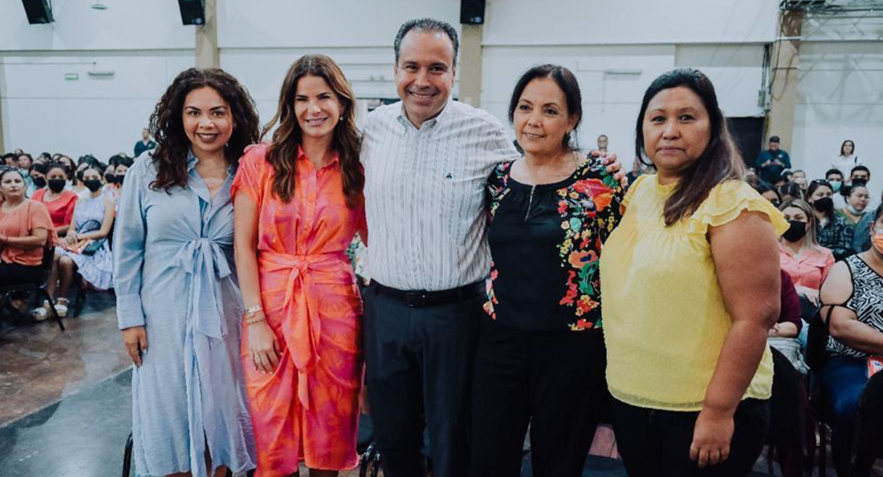 Inician Toño Astiazarán y su esposa Patty Ruibal entrega de Desayunos Escolares
