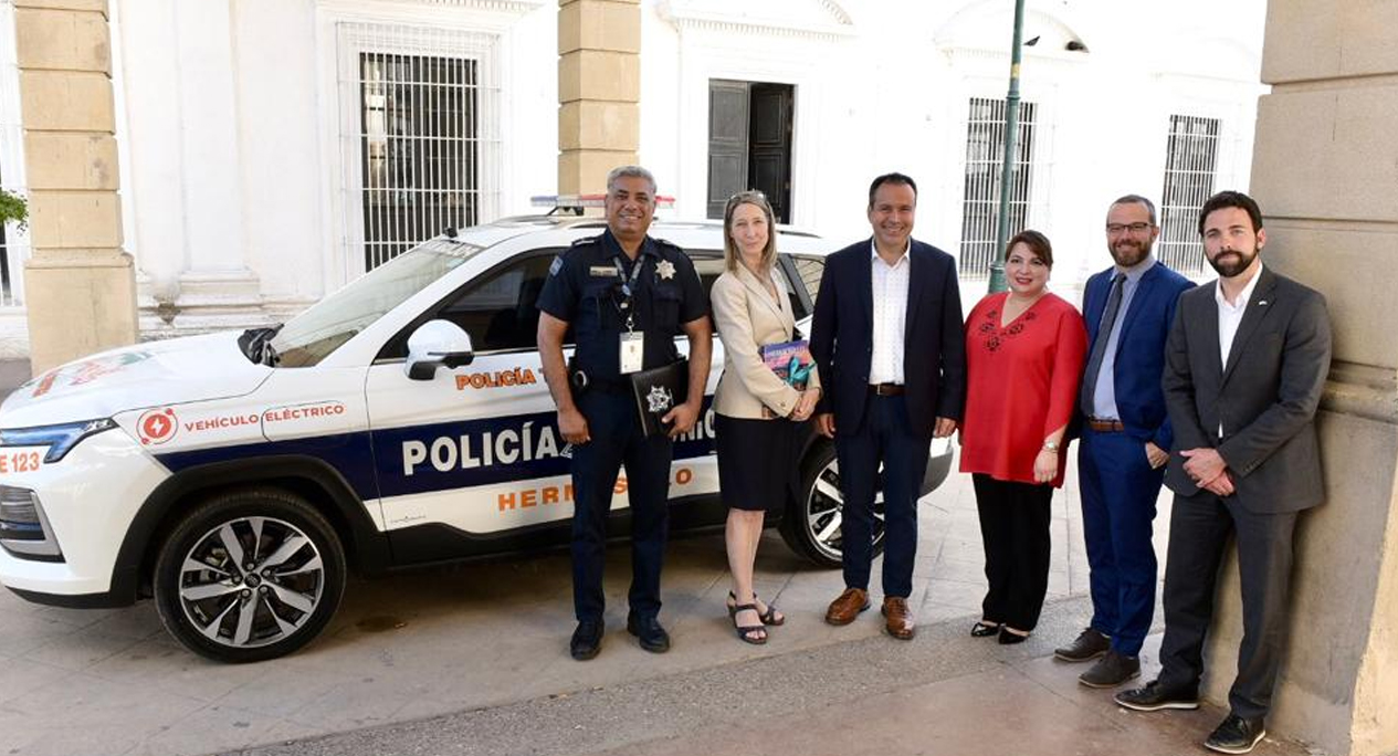 Expone Toño Astiazarán a comitiva de Quebec uso de energía limpia en Hermosillo