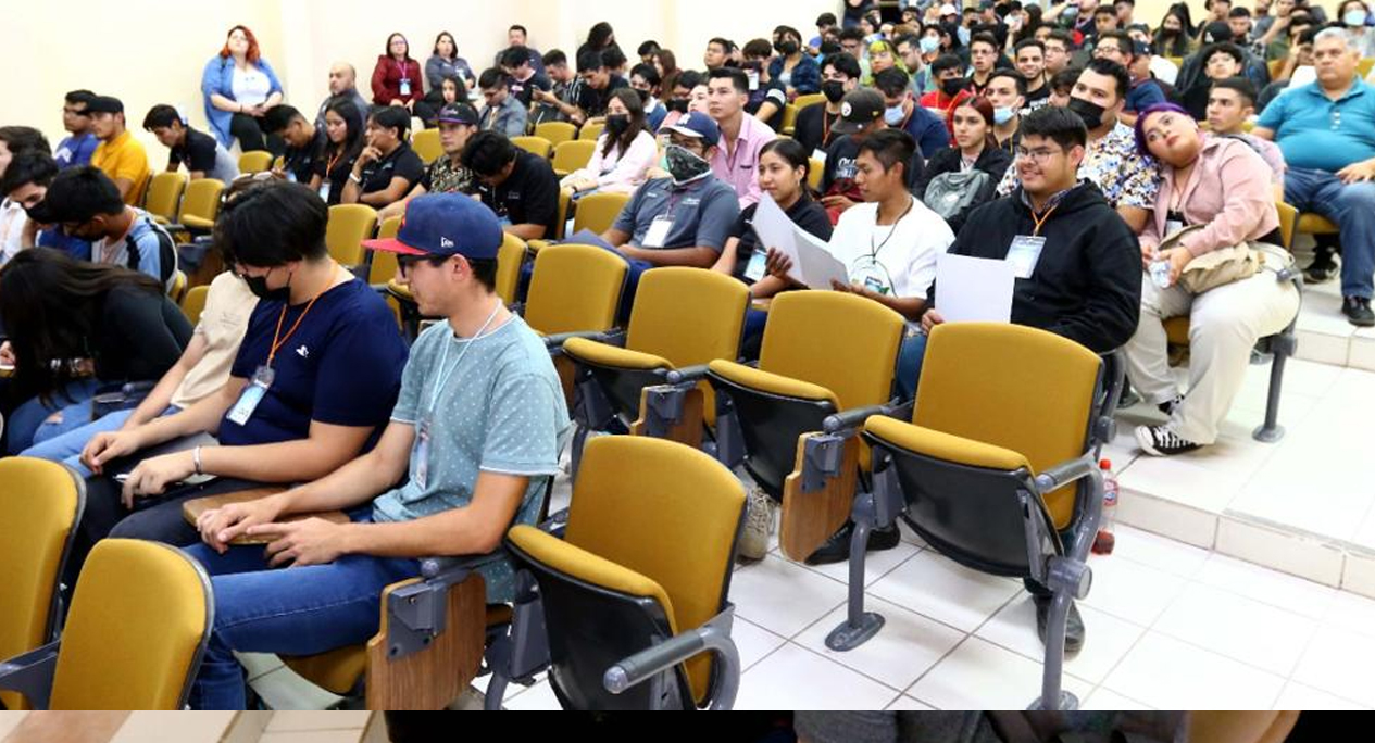 Analizan estudiantes de universidades tecnológicas impacto de las tecnologías en la educación.