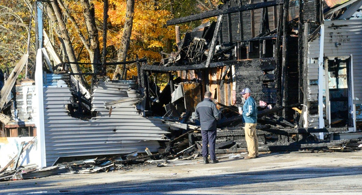 Se estrella avioneta en edificio multifamiliar en New Hampshire, EU
