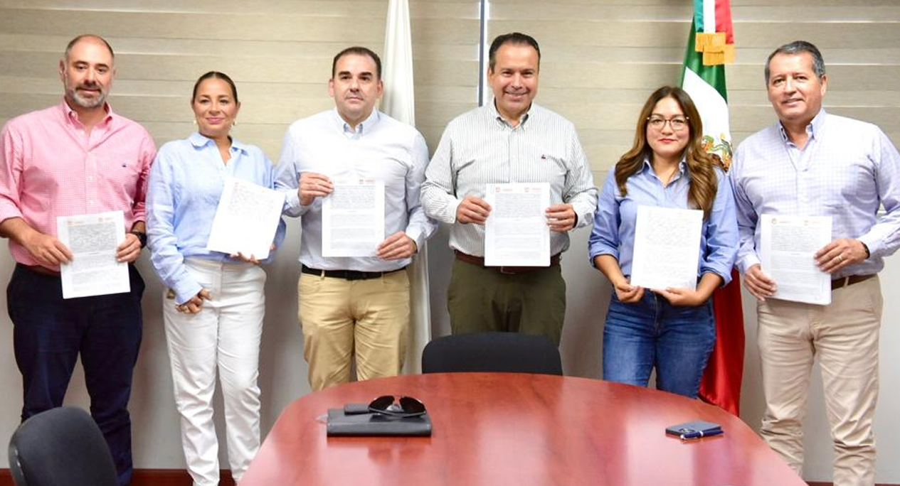 Firma Toño Astiazarán acuerdo para ahorrar 50 por ciento de gasto en alumbrado público  