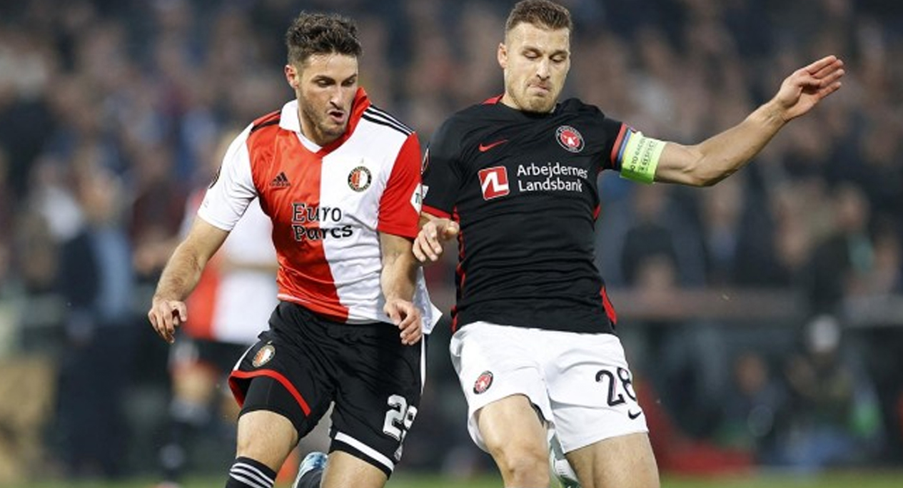 ‘Bebote’ Giménez fue clave; le aplaude la afición del Feyenoord