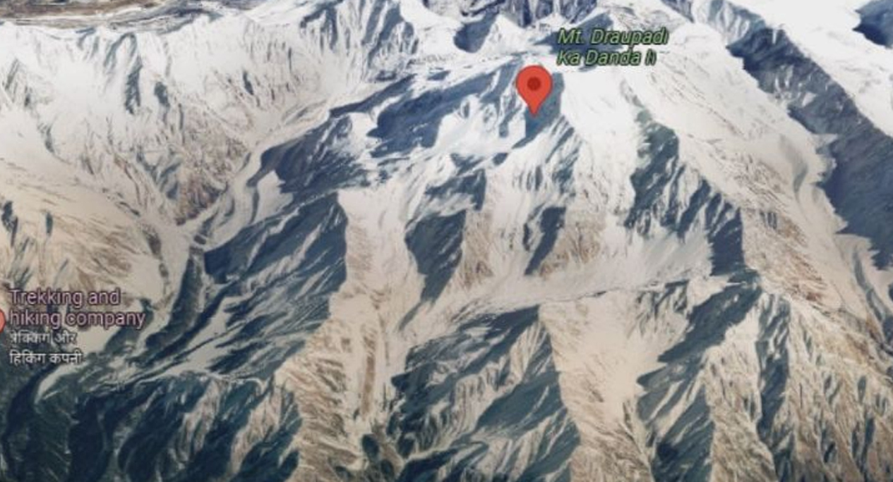 El aterrador momento en que una avalancha en el Himalaya sepulta a 21 alpinistas