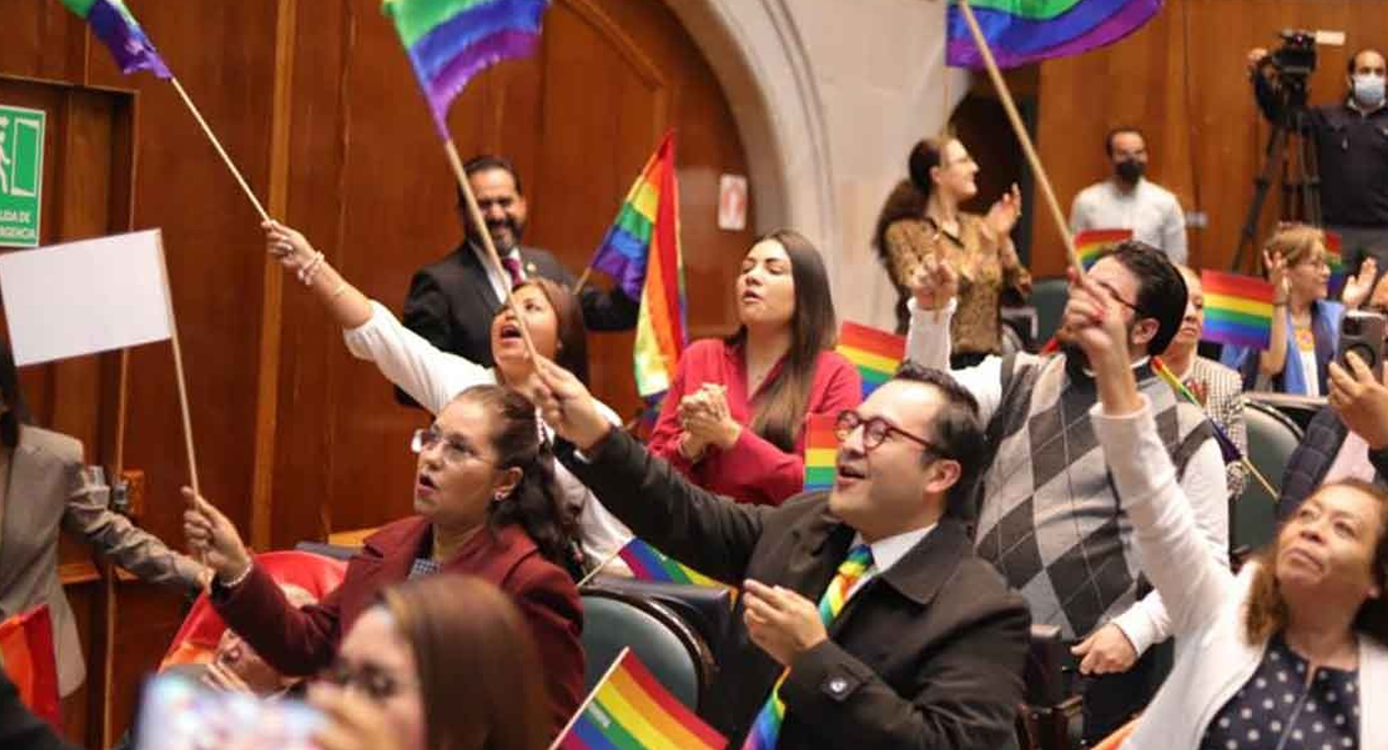 Edomex aprueba los matrimonios y concubinatos igualitarios