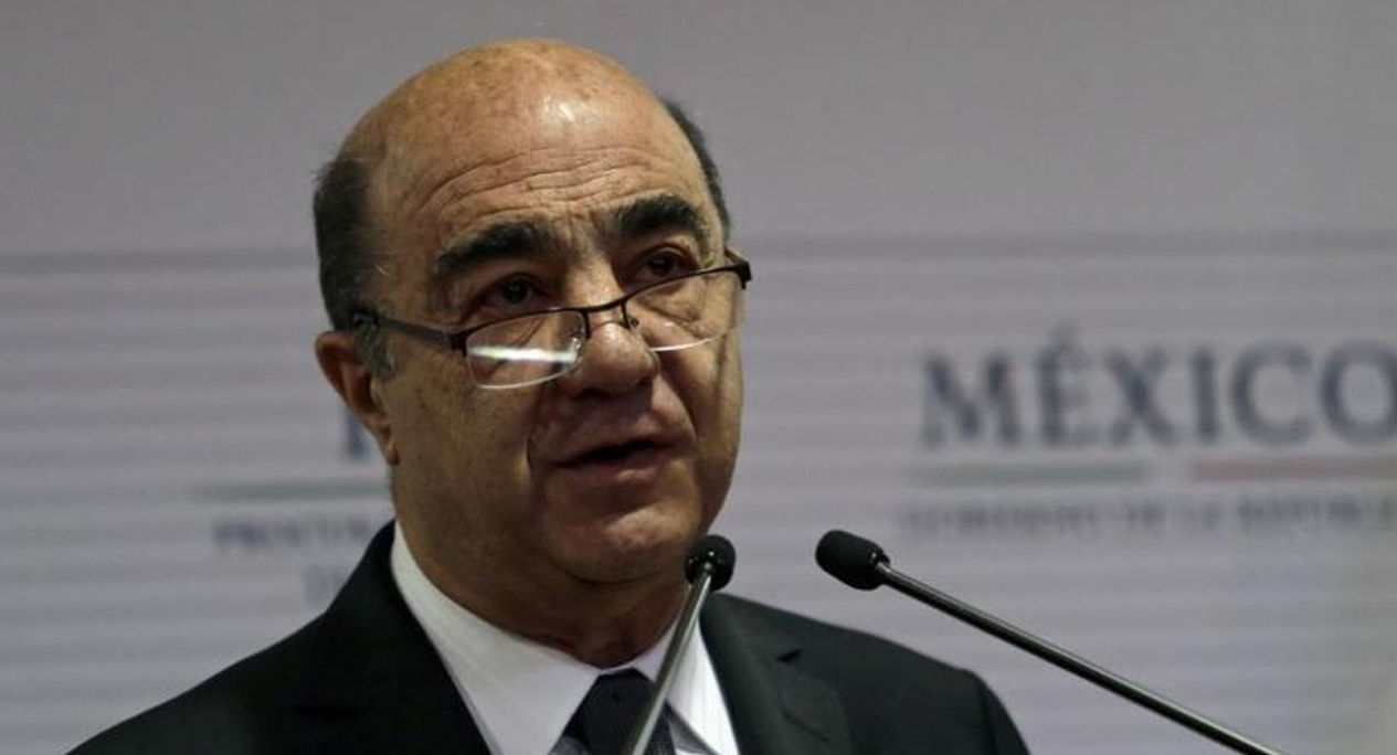 Médicos de Murillo Karam evalúan otra cirugía ante riesgo de un coágulo cerebral