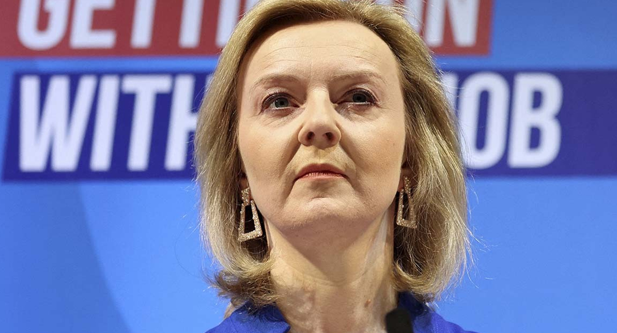 Liz Truss lamentó amenaza a la estabilidad económica, pero asegura que no dimitirá
