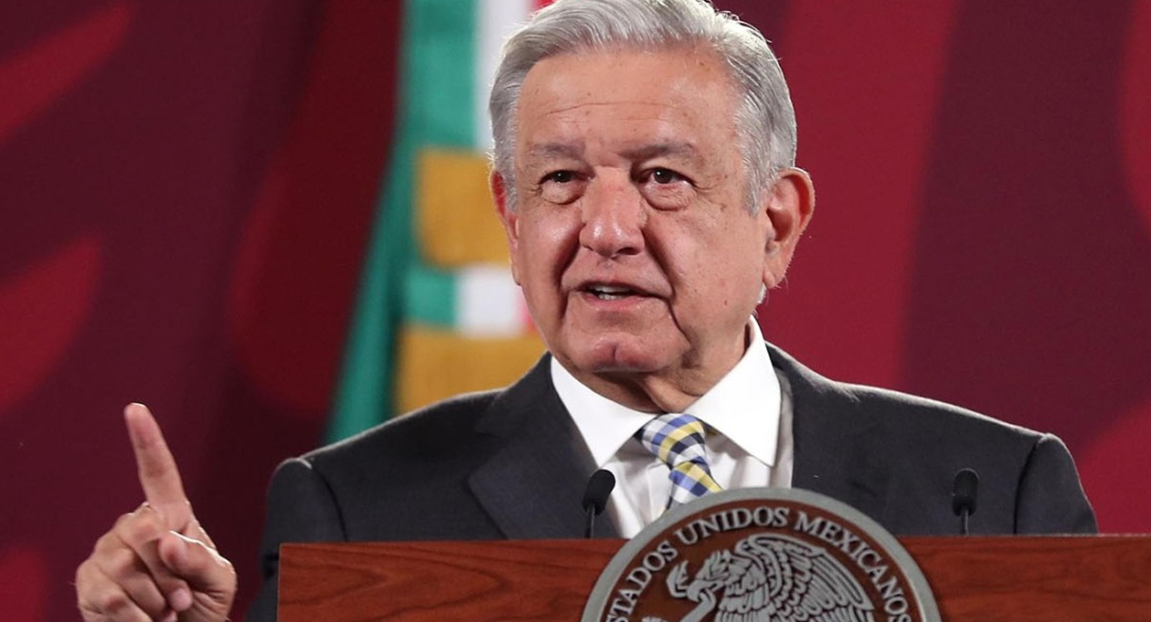 AMLO acusa que en Fiscalía Especializada quisieron dinamitar investigación por caso Ayotzinapa