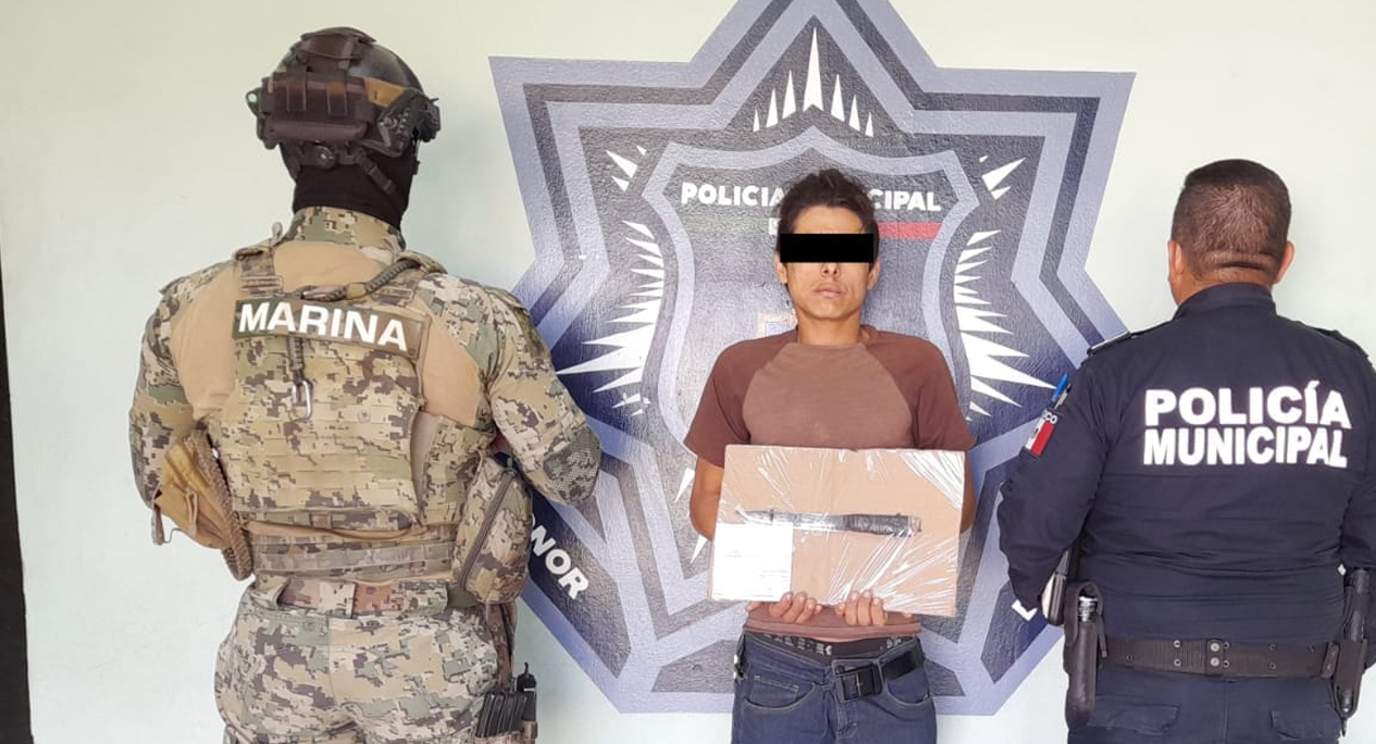 DETIENE SSPM Y MARINA A HOMBRE POR PRESUNTA PORTACIÓN DE ARMA PROHIBIDA