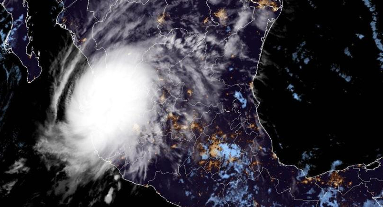 Huracán ‘Roslyn’ se degrada a categoría 1 en su paso por Nayarit