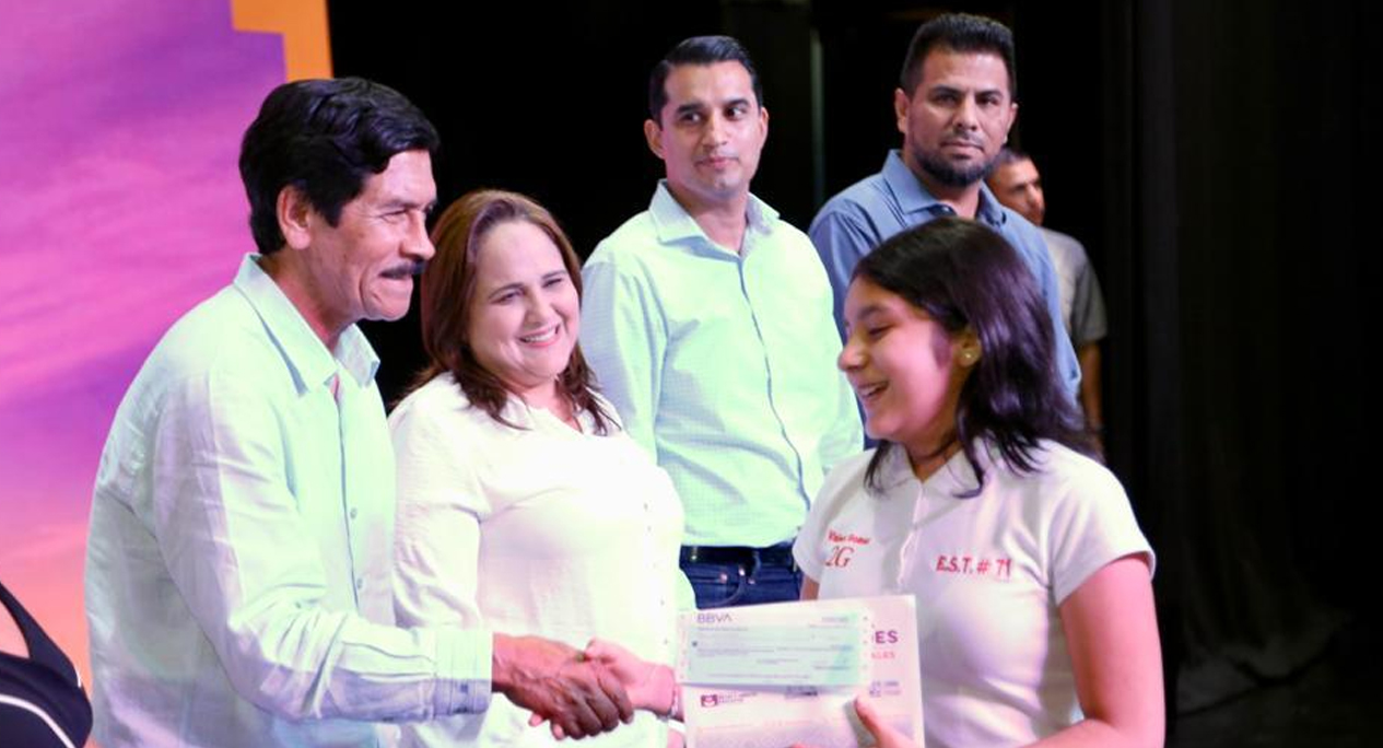 Más de tres mil alumnos de Guaymas y Empalme reciben su beca Sonora de Oportunidades