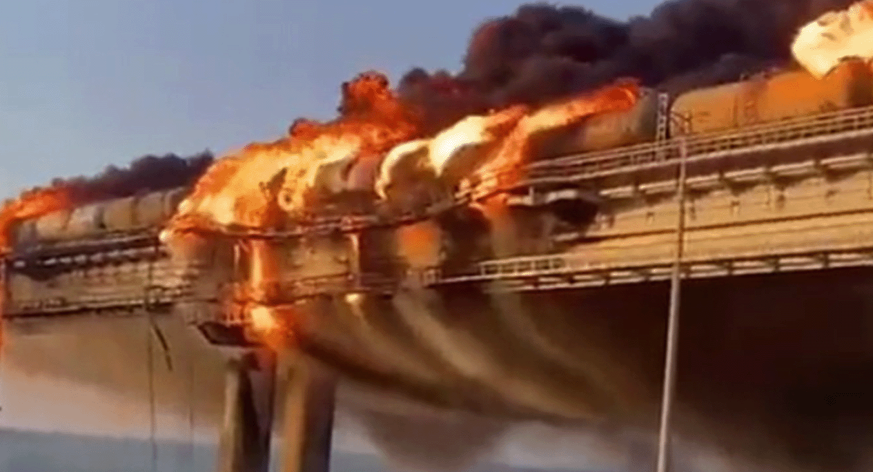 Fuerte explosión provoca colapso parcial de puente en Crimea; hay 3 muertos