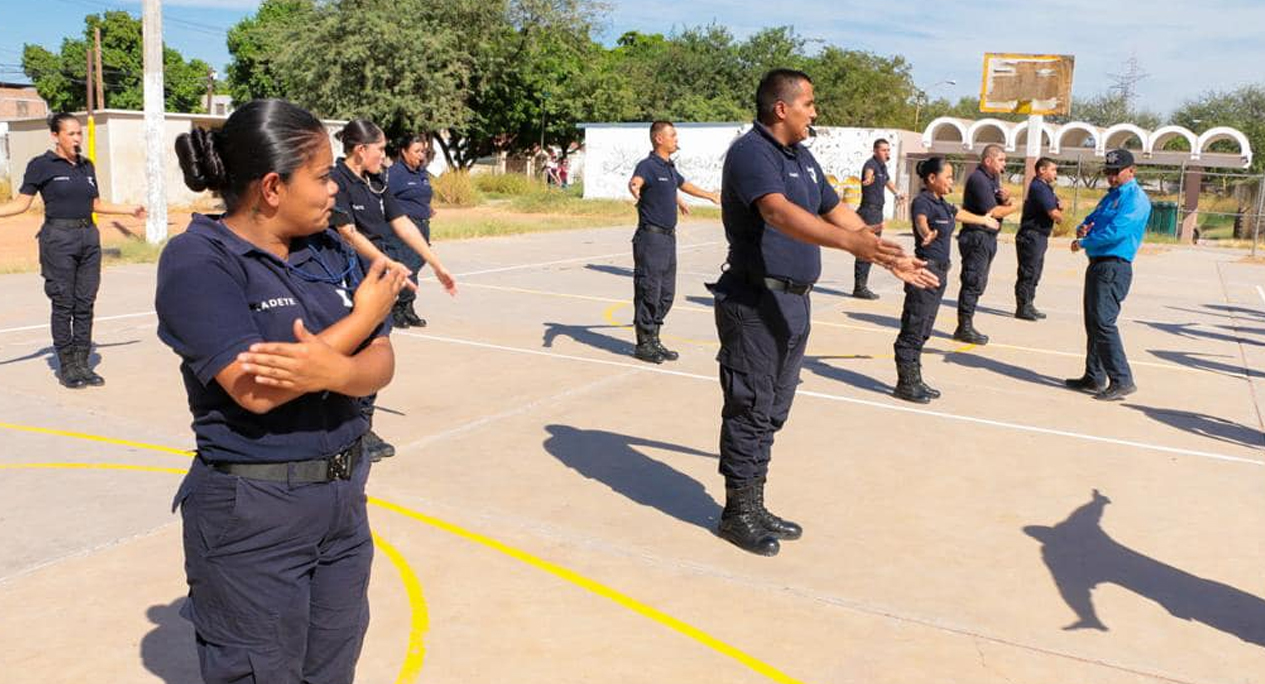 CAPACITAN EN CAMPO A CADETES DE LA ACADEMIA DE POLICÍA MUNICIPAL
