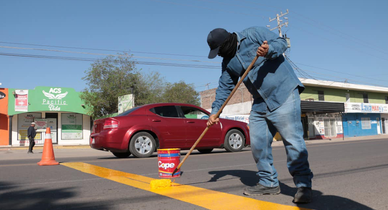 COLOCA TRÁNSITO MUNICIPAL LÍNEAS PEATONALES EN ZONA ESCOLAR