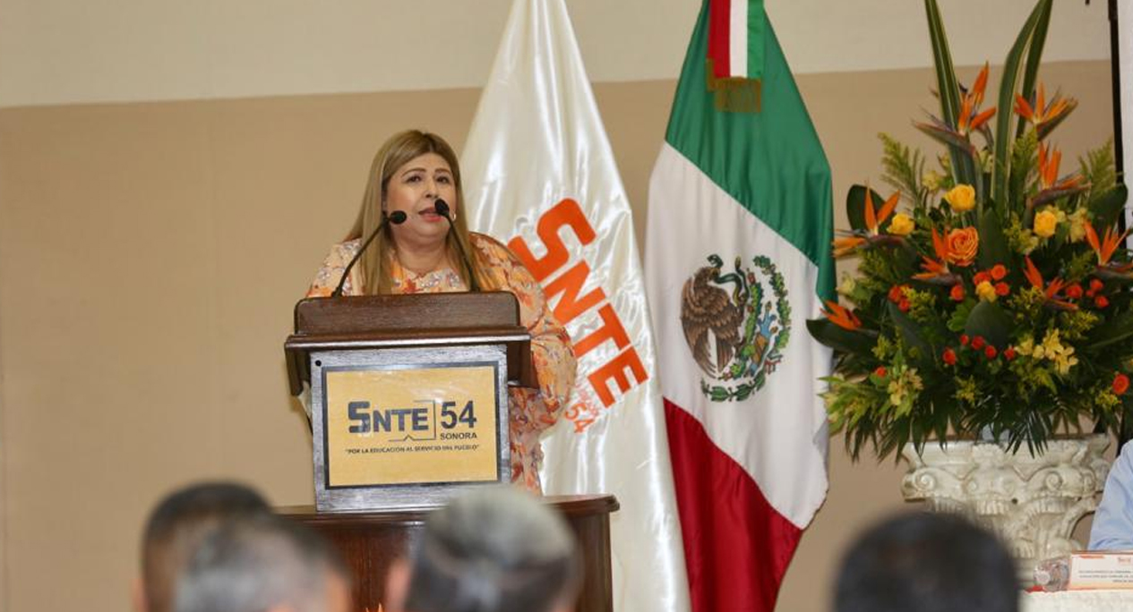 Reconocen autoridades educativas y sindicales aporte del personal de apoyo y asistencia a la educación.