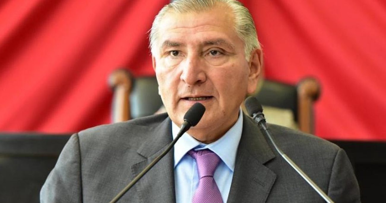 Arremete Adán Augusto López contra Lorenzo Córdova; cobró un bono por matrimonio, asegura