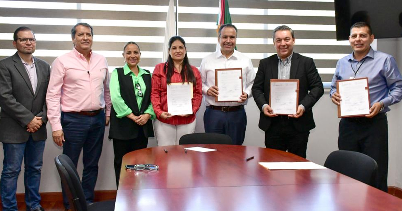 Firma Toño Astiazarán acuerdo con SEC para regularizar terrenos de escuelas