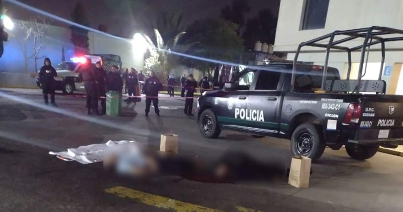 Policías se balean y se matan en gasolinera de Á. Obregón de la CDMX