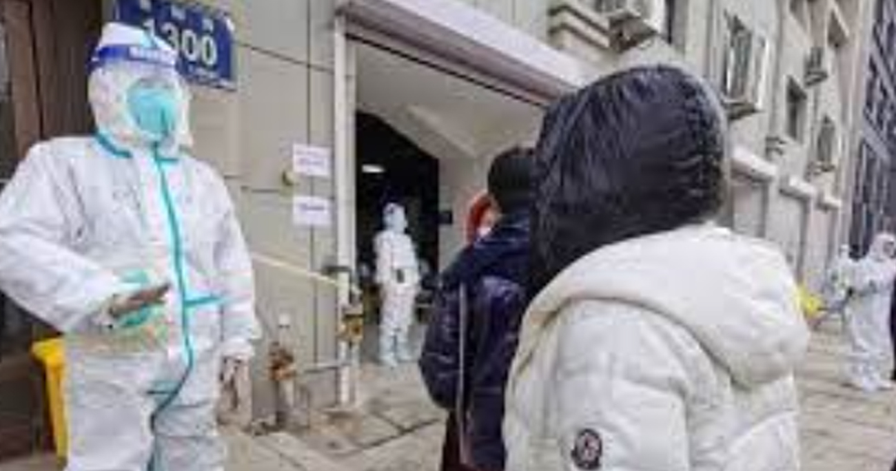 China registra sus mayores cifras de contagios de covid-19 y amenaza con más cierres en ciudades