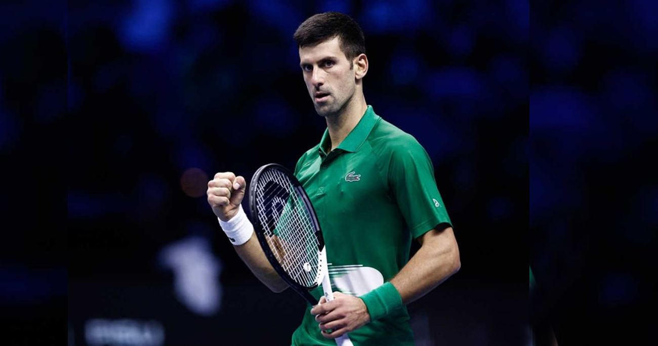 Novak Djokovic avanza a semis de las Finales ATP