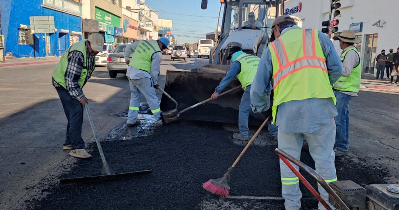 Trabaja Infraestructura Urbana en la rehabilitación de la avenida Serdán a través del Programa Emergente de Bacheo