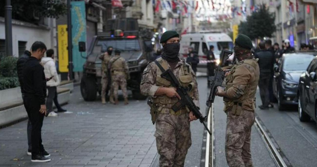 Sospechan que mujer activó explosivo que mató a 6 en Estambul