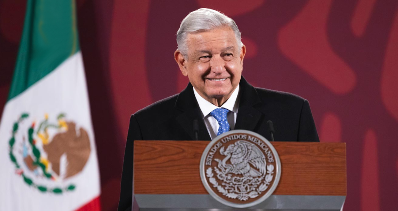Celebra López Obrador alza de 20% al salario mínimo