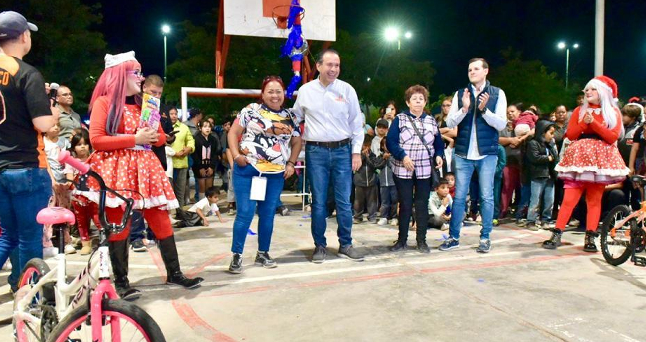 Celebra Toño Astiazarán a la niñez en Posada Navideña CRECES de la colonia Nuevo Hermosillo