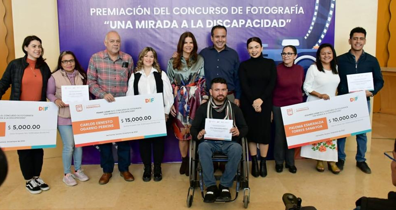 Entregan Toño Astizarán y Patricia Ruibal premios del concurso de fotografía “Una mirada a la discapacidad”