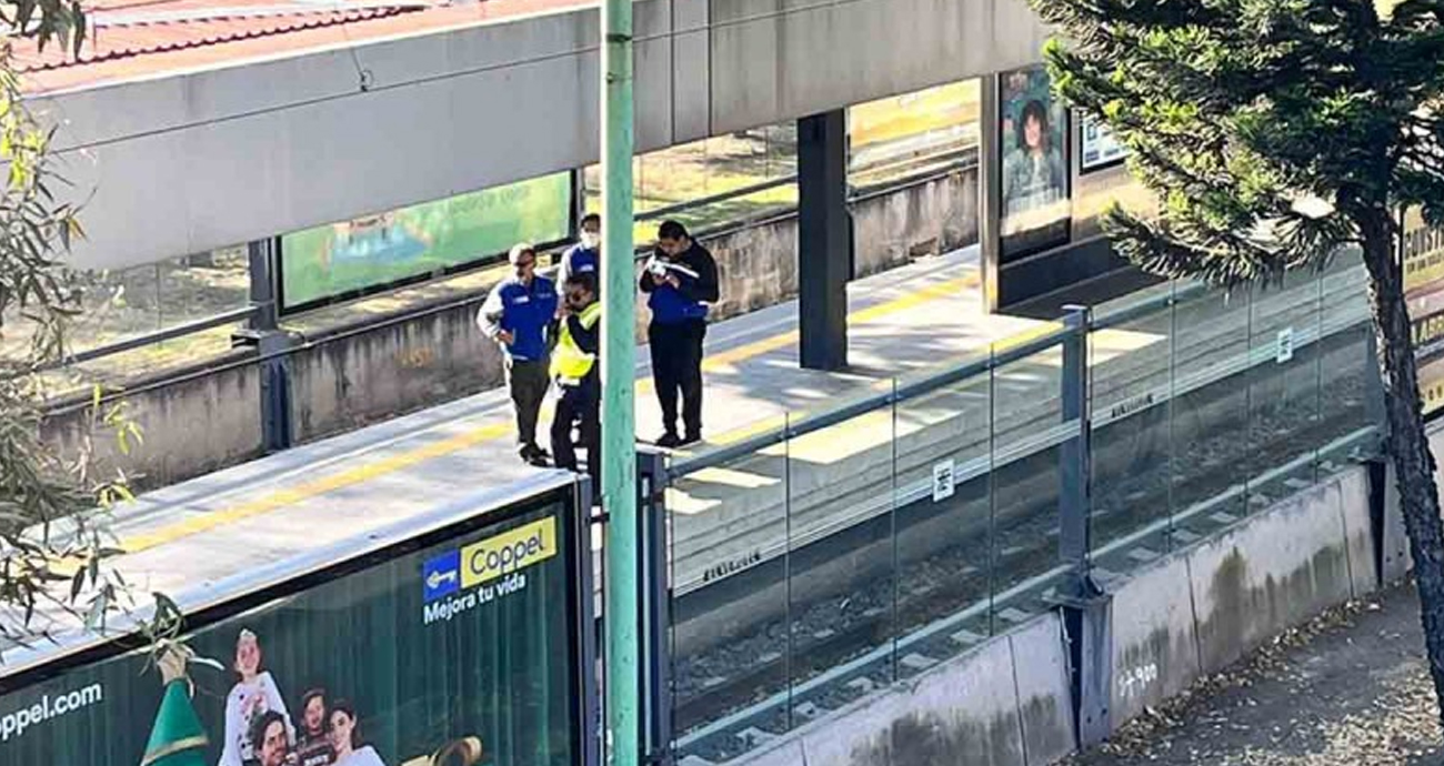 ¡Caos por Tren Ligero! Casi una hora falló el servicio