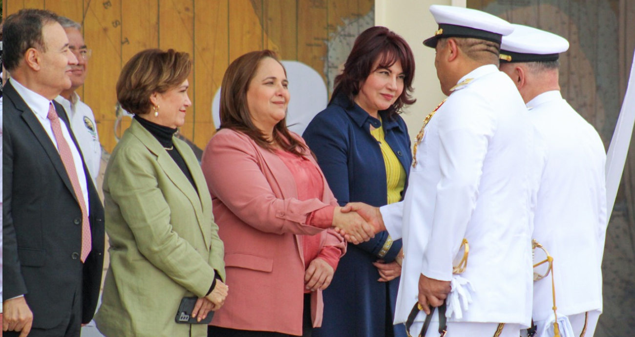 Presente la Doctora Karla Córdova González en ceremonia de entrega recepción del Mando de Armas de la Sexta Región Naval