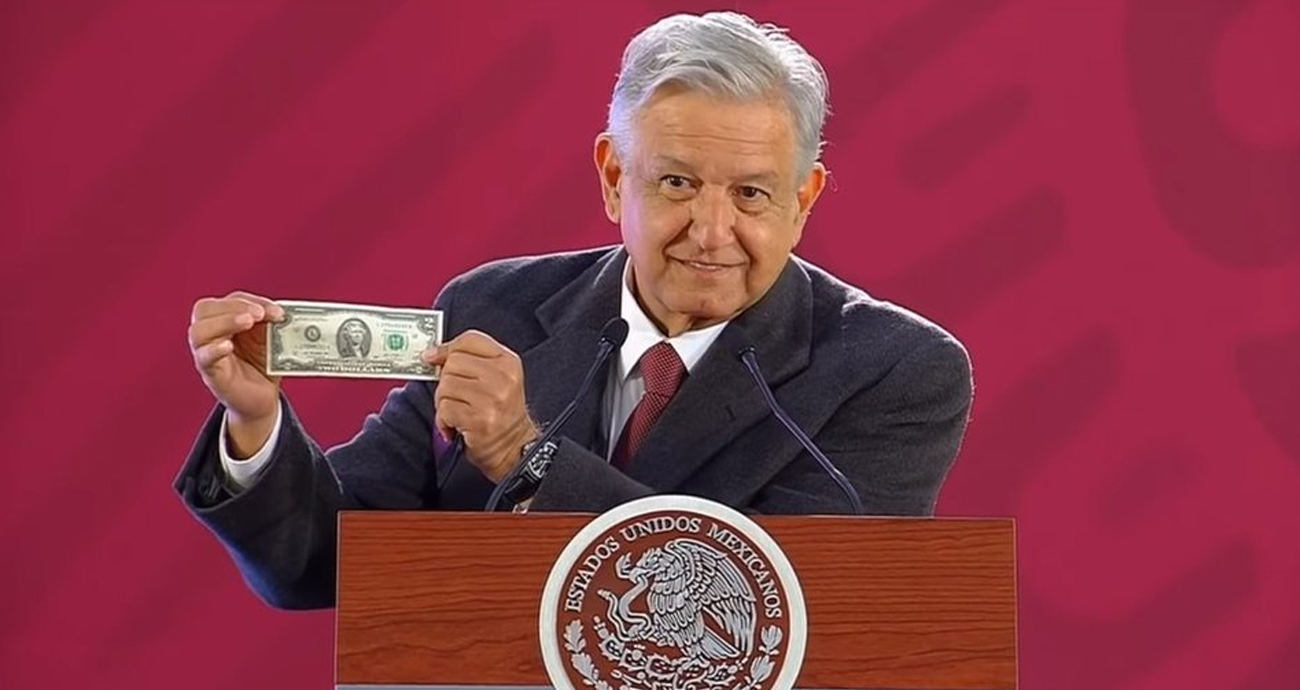 Dólar cierra en 19.36 y AMLO lo celebra: «peso, es la moneda más fortalecida»