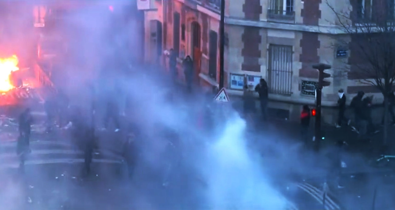 Se registran enfrentamientos en París; kurdos protestan tras tiroteo