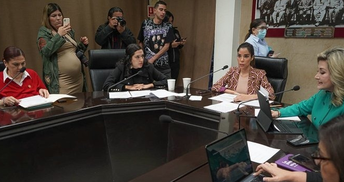 Aprueba Comisión eliminar conductas discriminatorias a mujeres que amamantan en espacios públicos